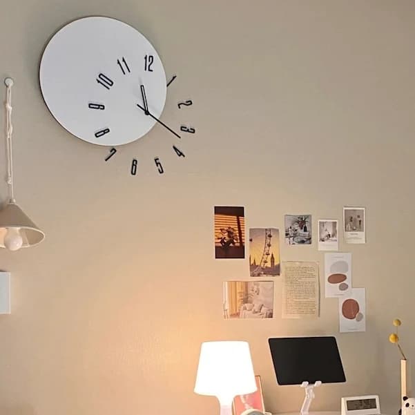 못 없이 완성하는 거실 인테리어 무소음 무타공 벽시계 설치 가이드