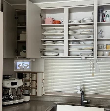 좁은 주방도 2배 넓게 쓰는 컵정리 아이템 9가지와 공간별 수납 노하우