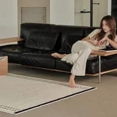 거실 분위기를 바꾸는 거실 대형 러그 고르는 법과 스타일링 팁