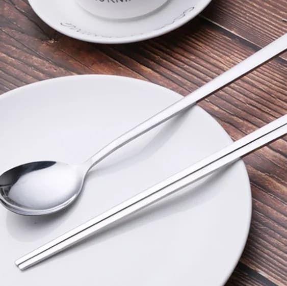 매일 쓰는 식탁 분위기를 정갈하게 바꾸는 국산 무광 스텐 수저 세트 실사용 후기